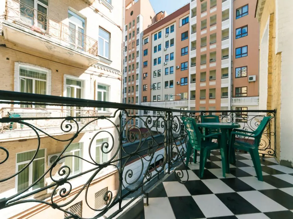 Apartment Near Olympic Stadium Kyiv